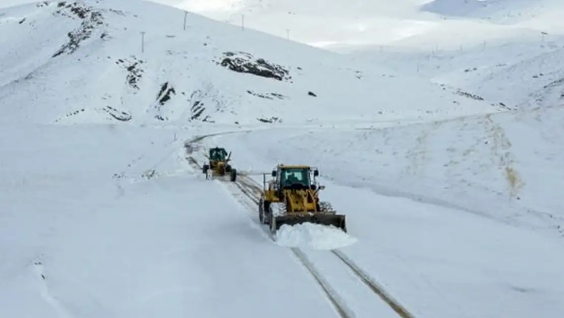 Van'da 53 yerleşim yerinin yolu ulaşıma kapandı