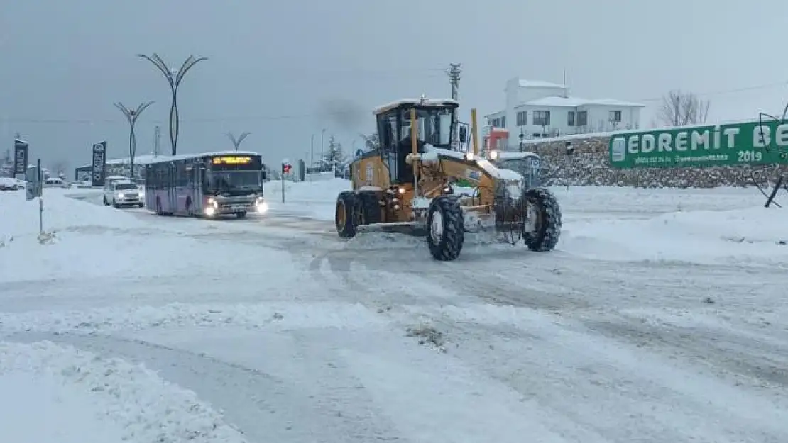 Van'da 671 yerleşim yerinin yolu ulaşıma kapandı