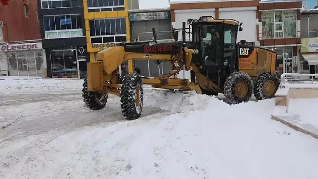 Van'da 81 yerleşim yerinin yolu ulaşıma kapandı