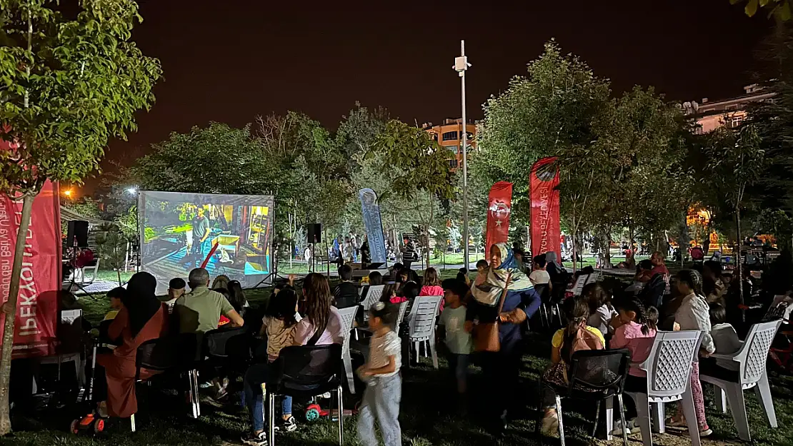 Van'da Açık Hava Sinema etkinliğine yoğun ilgi