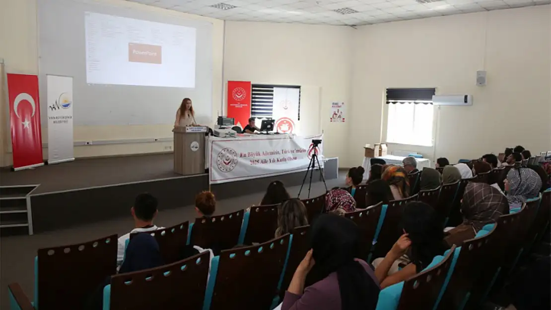 Van'da, 'Aile Ve Hukuk' konulu söyleşi