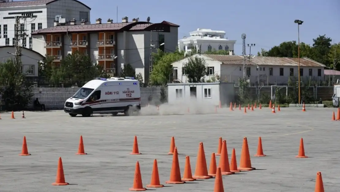 Van'da Ambulans Şoförü Olmak İçin Ter Döküldü