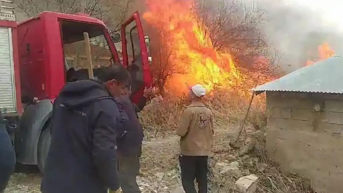 Van'da anız yangını korkuttu