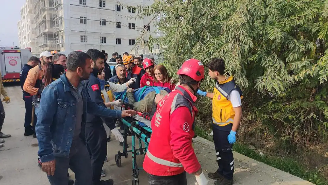 Van'da balkon çöktü! Çok sayıda ekip sevk edildi