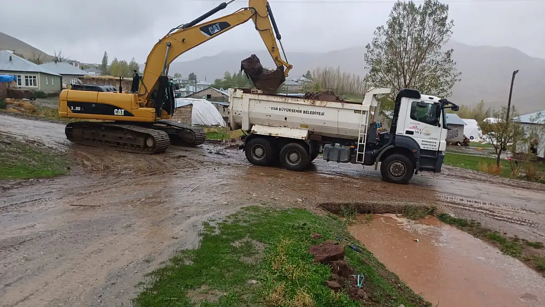 Van'da Çalışmalar Devam Ediyor