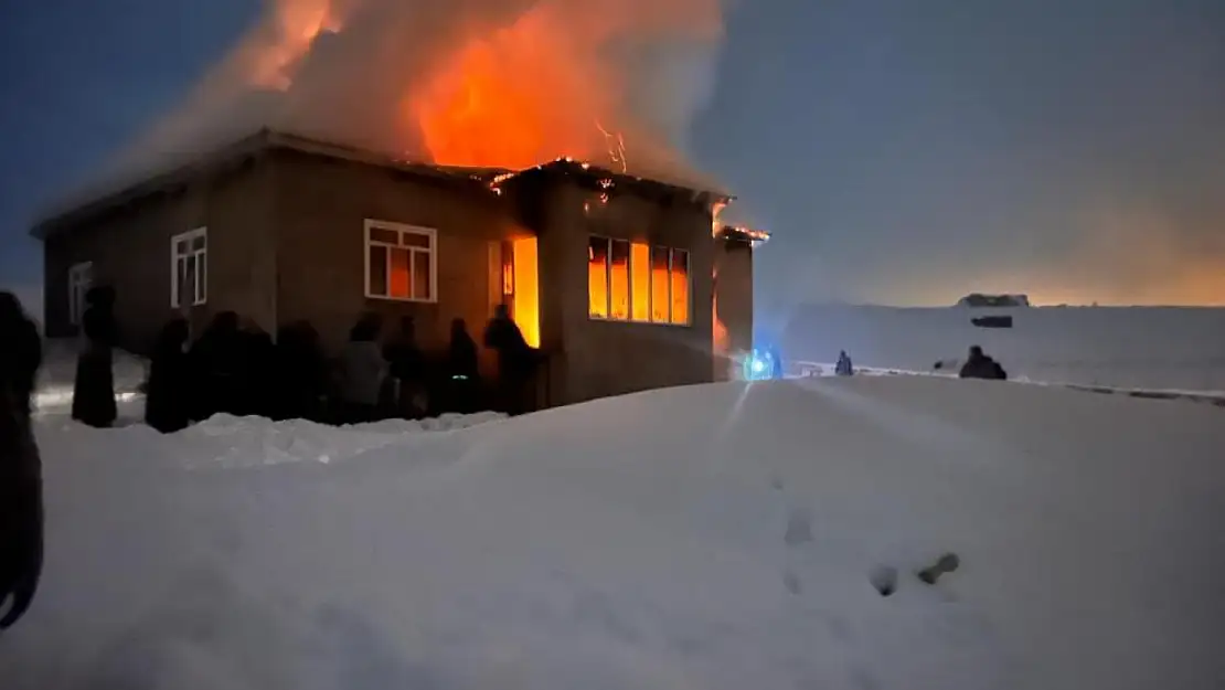 Van'da çıkan yangında 6 aylık bebek hayatını kaybetti