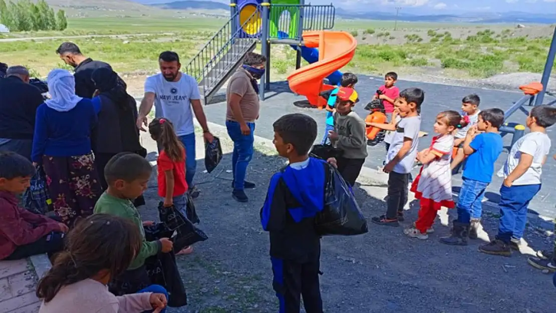 Van'da çocuklar bayram heyecanını erken yaşadı