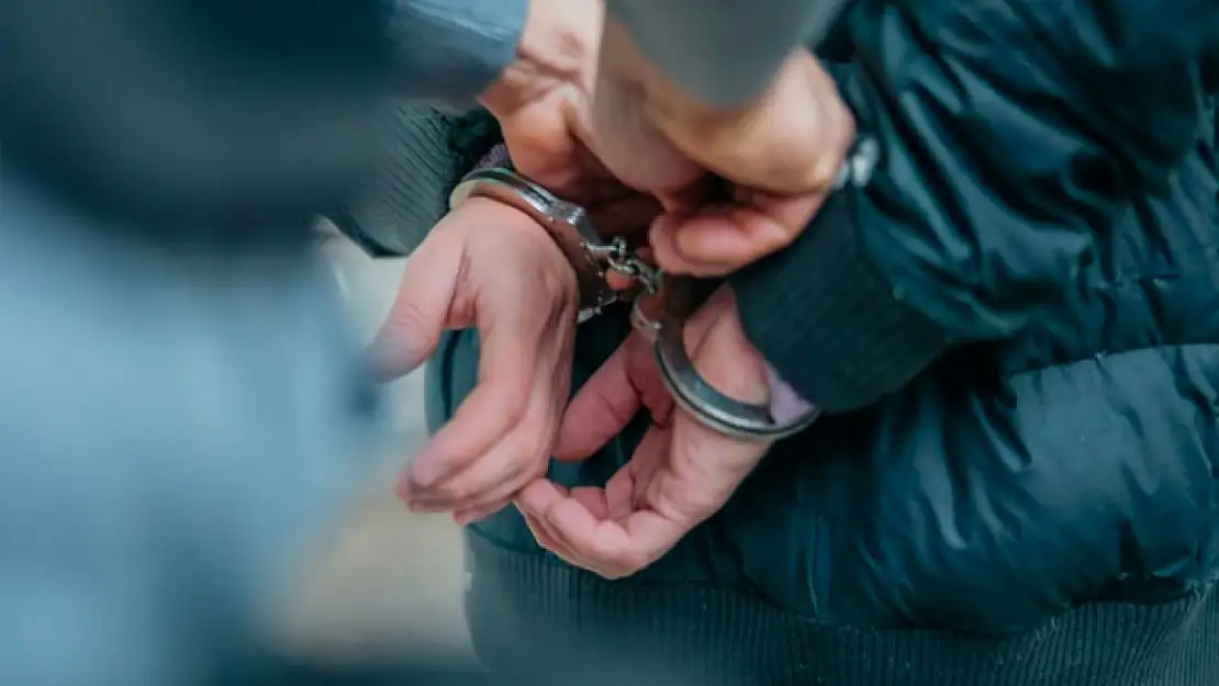 Van'da değişik suçlardan 13 kişi tutuklandı