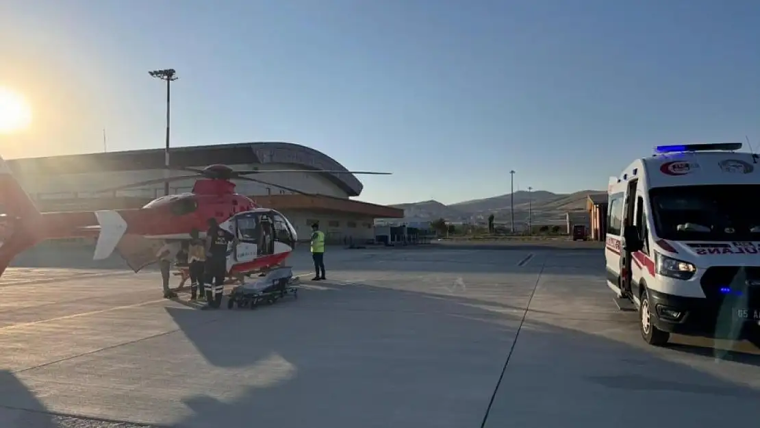 Van'da doğum hastası kadın için helikopter ambulans havalandı