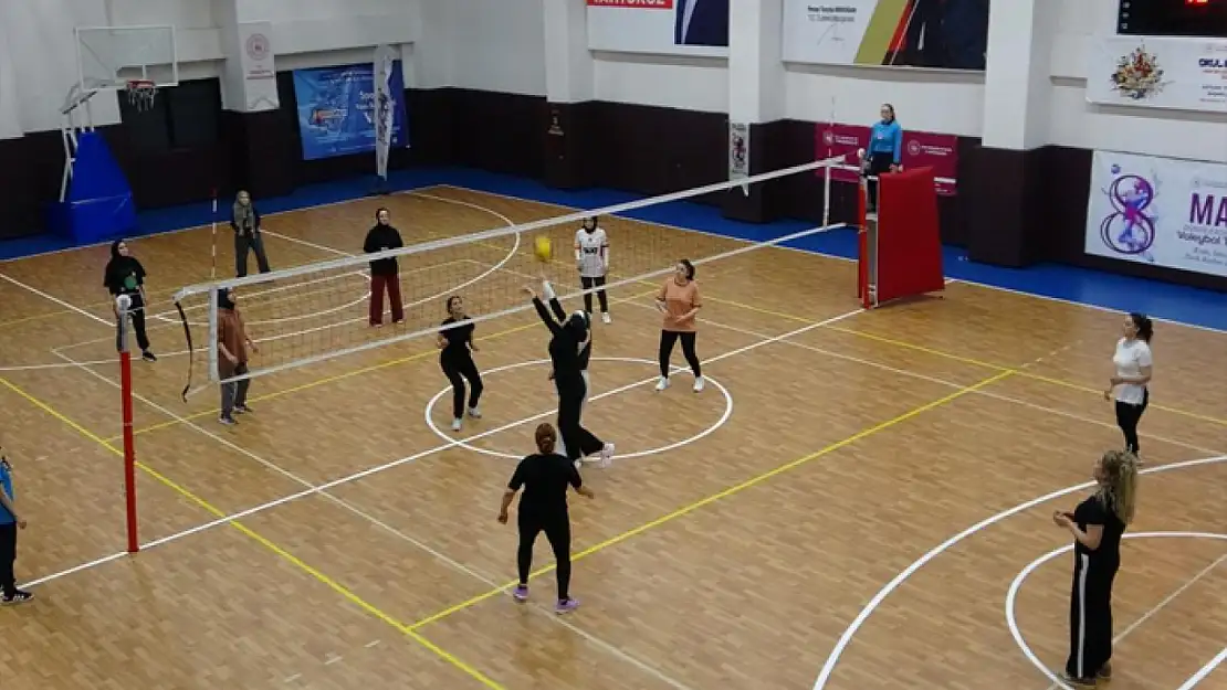 Van'da 'Evinin Sultanları Voleybol Turnuvası' sona erdi