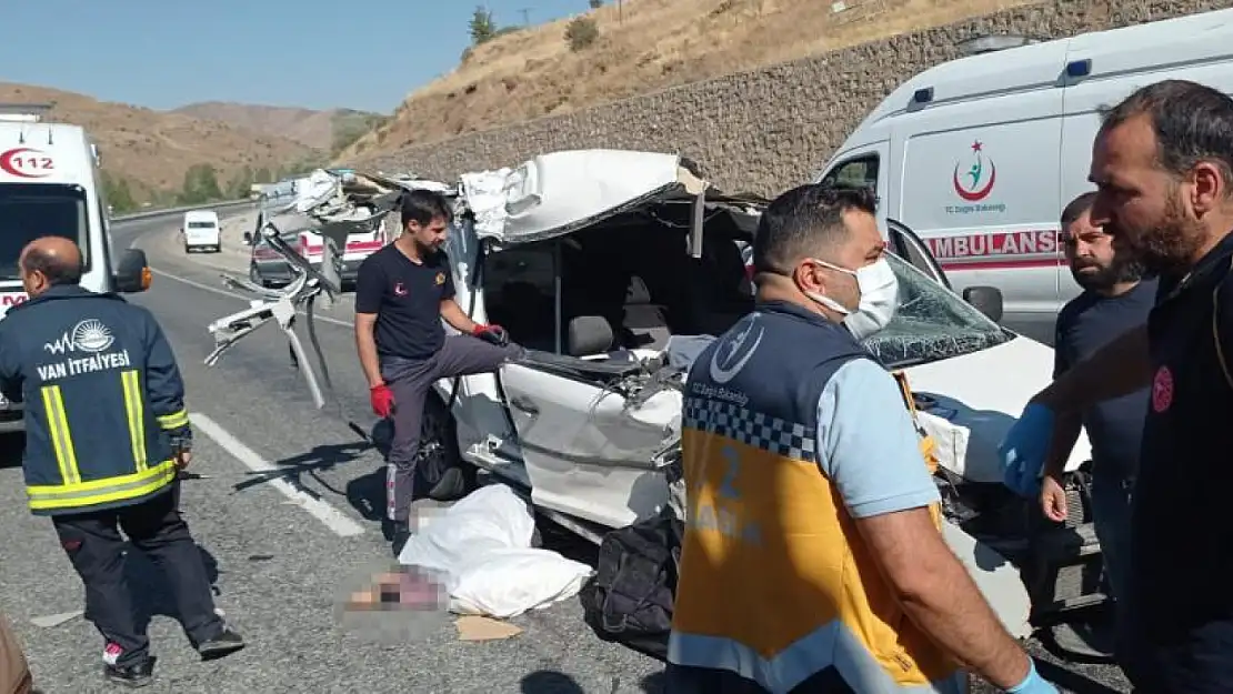 Van'da feci kaza: 3 ölü, 3 yaralı