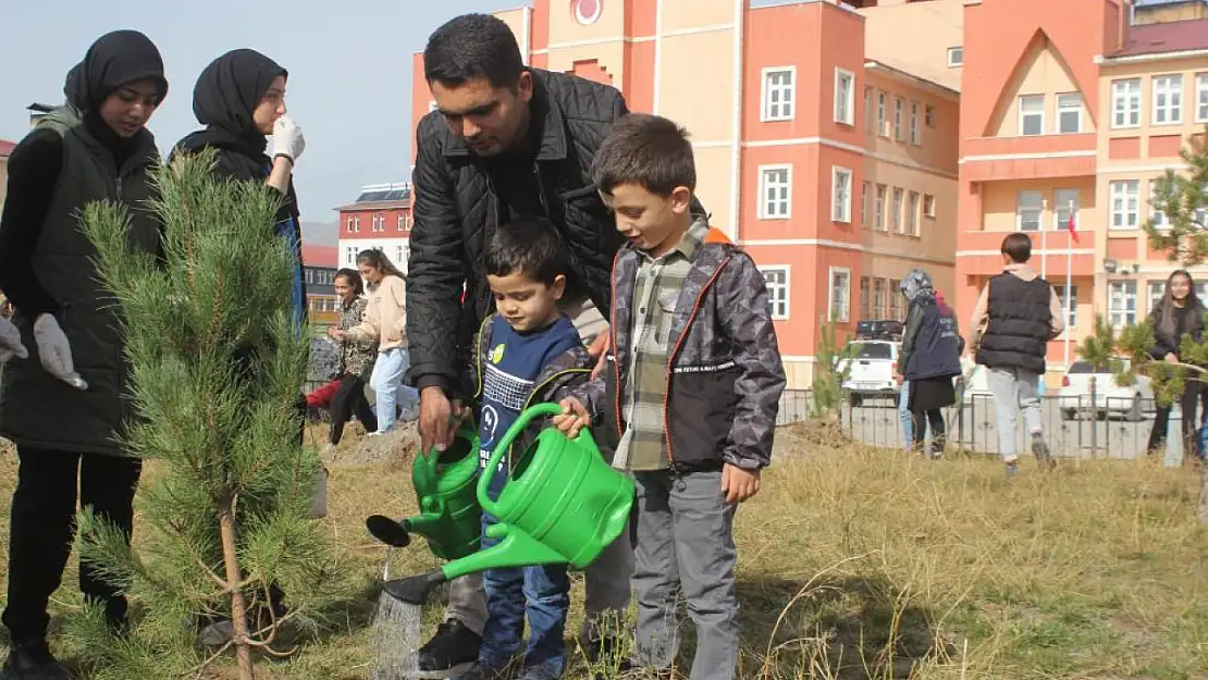 Van'da Fidanlar Toprakla Buluştu