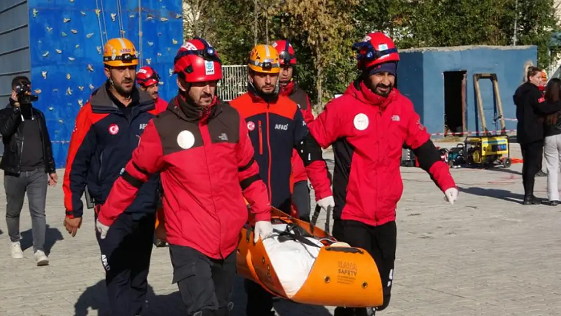 Van'da gerçeği aratmayan deprem tatbikatı