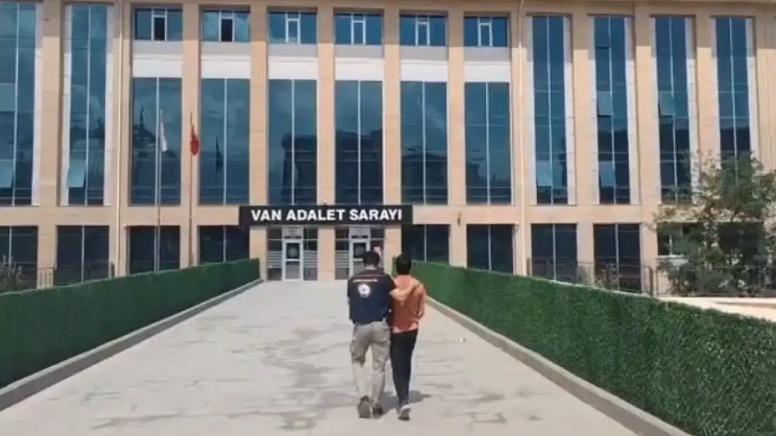 Van'da göçmen kaçakçılığı yapan 2 kişi yakalandı