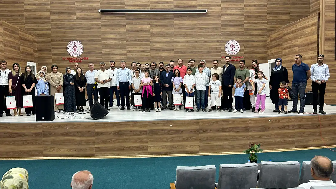 Van'da güzel ilahi okuma yarışması düzenlendi
