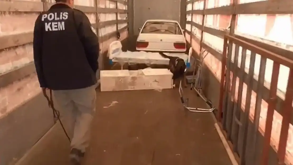 Van'da hasta yatağının başlığına zulalanmış 5 kilo uyuşturucu ele geçirildi