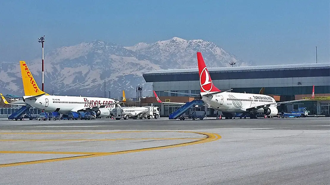 Van'da Havalimanı'nda 104 bin yolcuya hizmet verildi