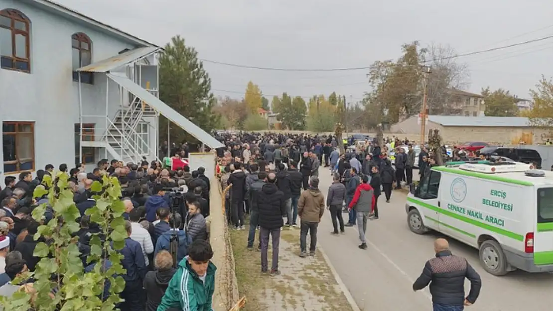 Van'da hayatını kaybeden hastane görevlisi defnedildi