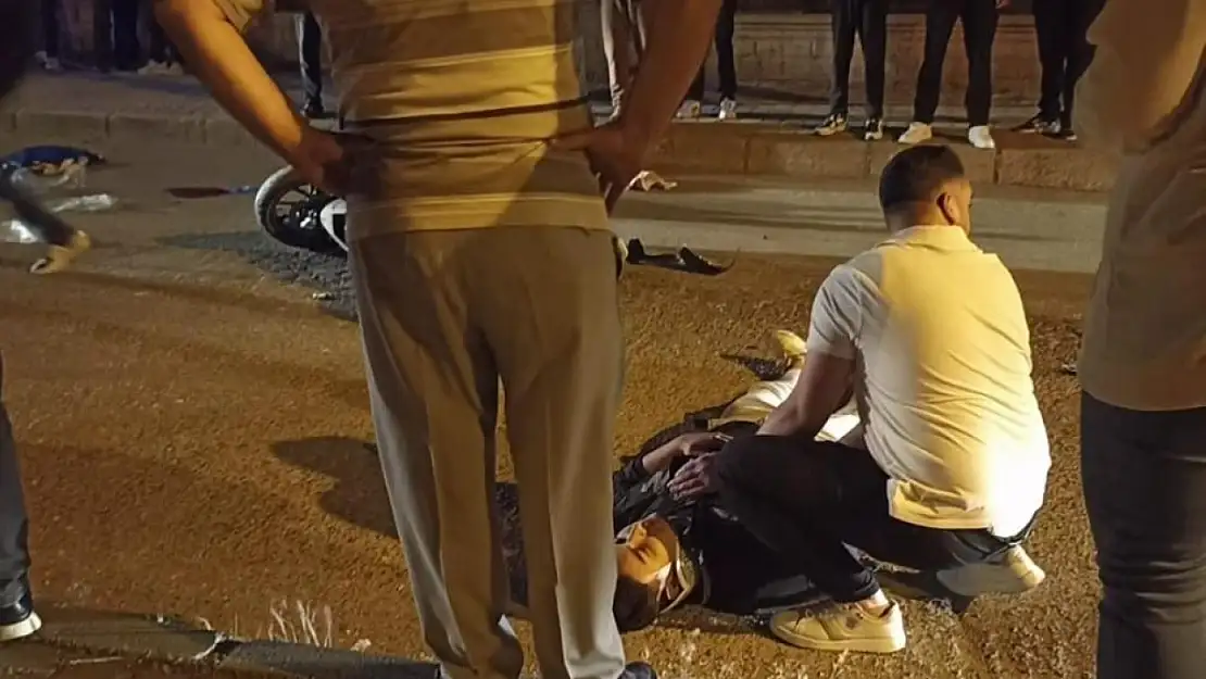 Van'da iki motosiklet kafa kafaya çarpıştı: 3 yaralı