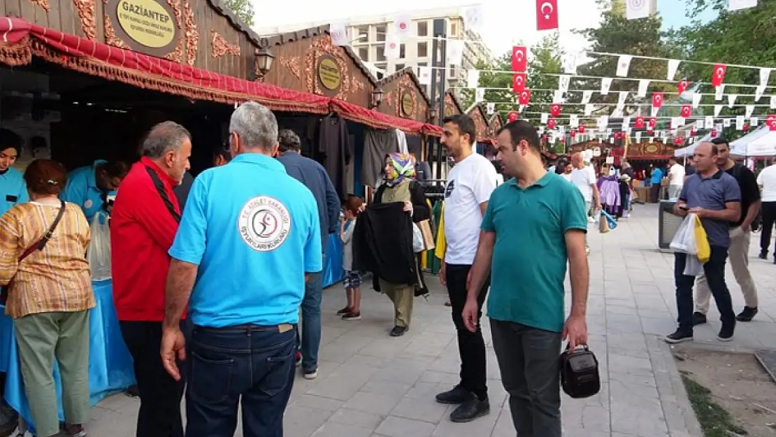Van'da İşyurtları Ürün ve El Sanatları Fuarı'nı 100 bin kişi ziyaret etti