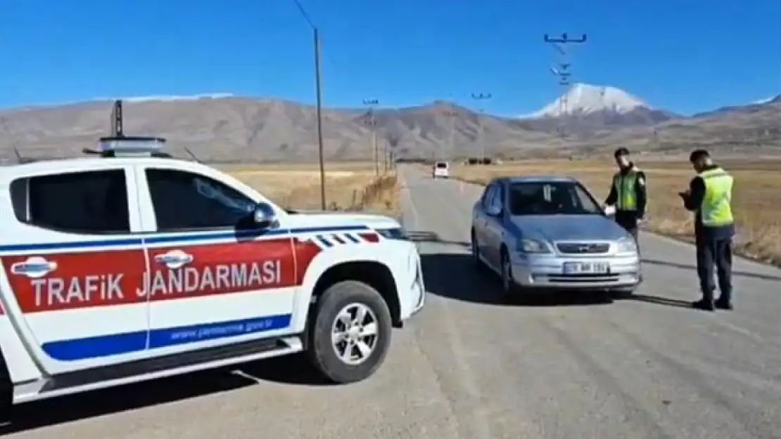 Van'da jandarma ekiplerinin trafik denetimleri