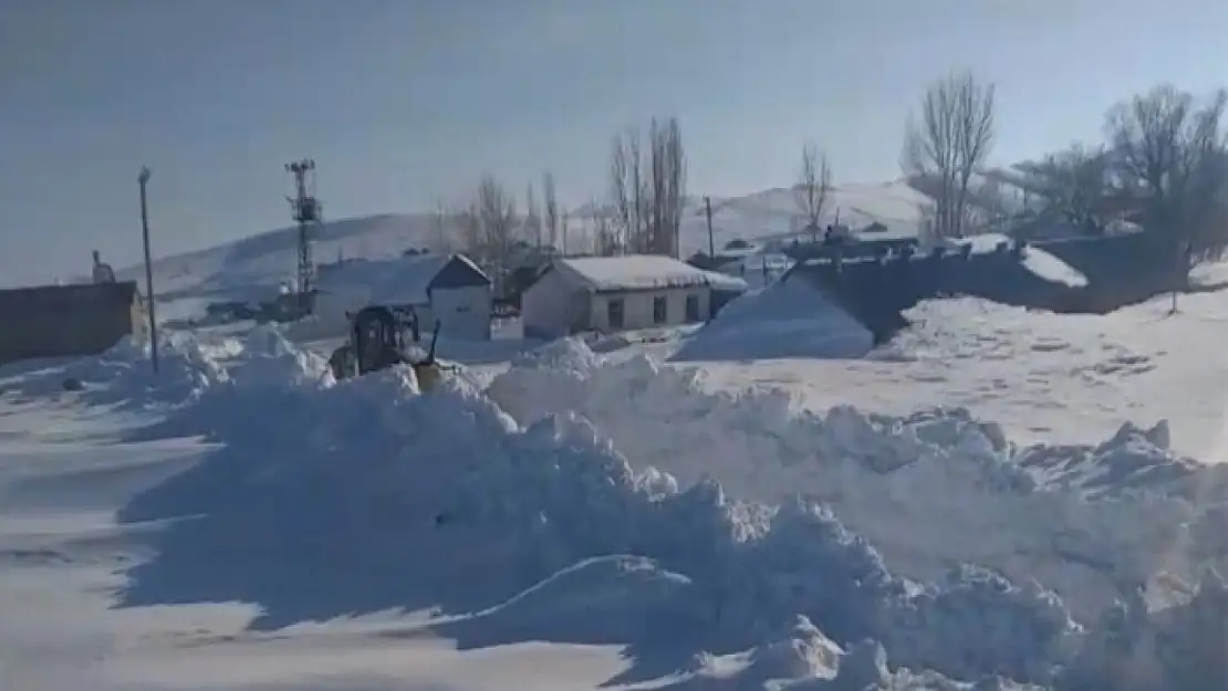 Van'da kapanan yollar ulaşıma açıldı