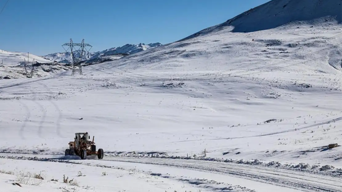 Van'da kar ve tipi sebebiyle yollar ulaşıma kapandı