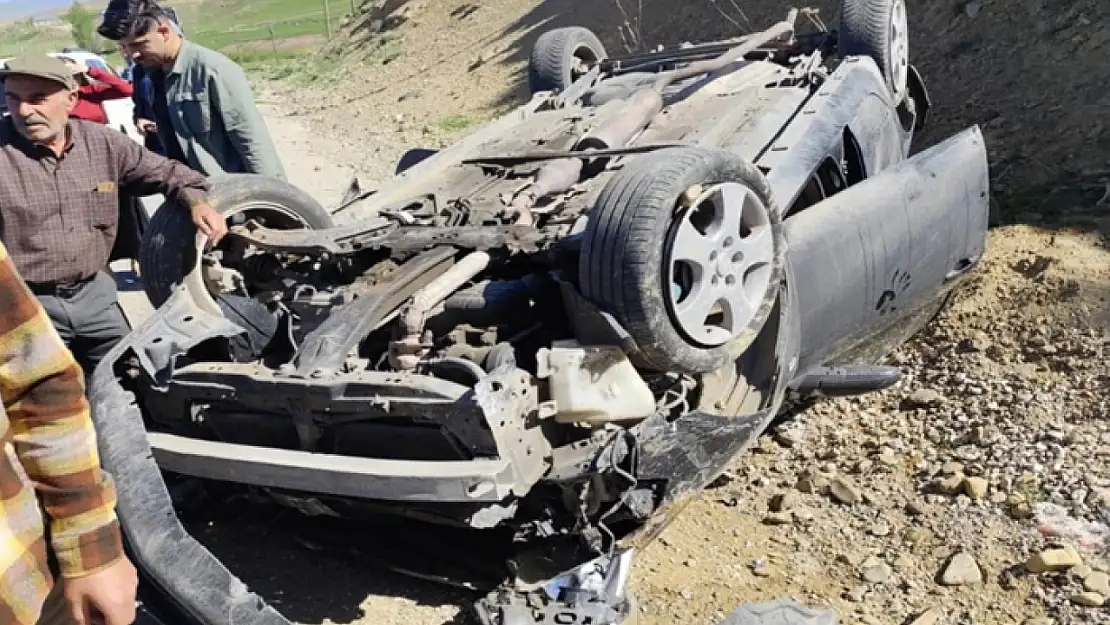 Van'da kaza! Kamyonet takla attı
