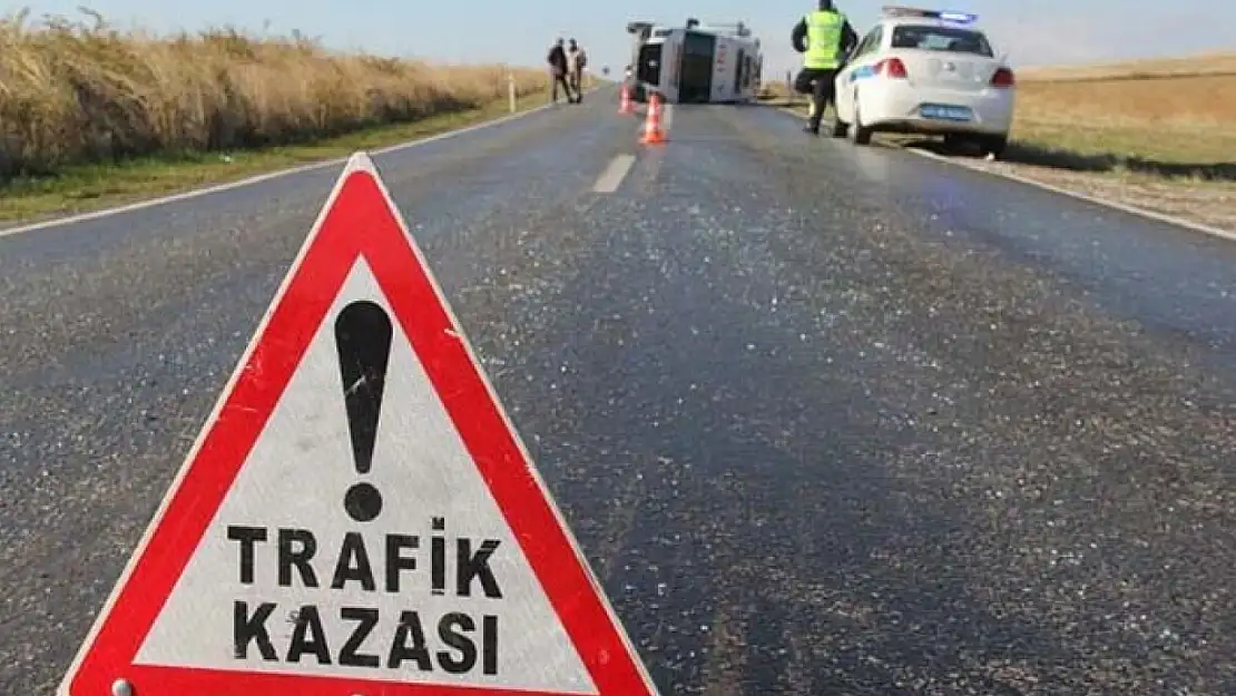 Van'da kontrolden çıkan otomobil takla attı: Ölü ve yaralılar var