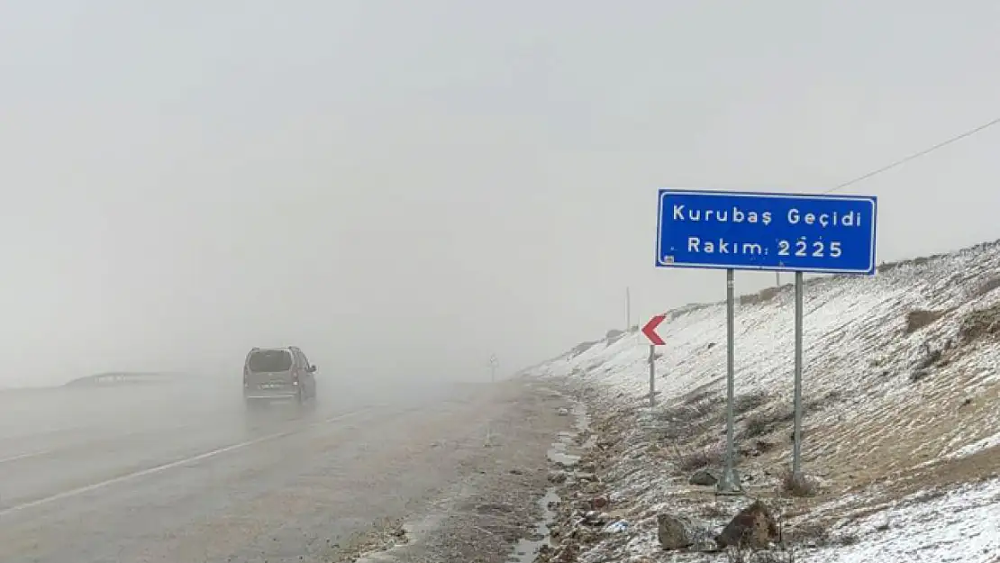 Van'da Kurubaş Geçidi'nde yoğun sis etkili oldu