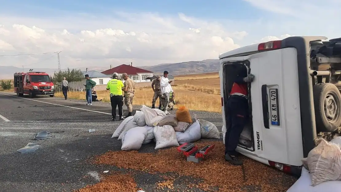 Van'da minibüs takla attı! Yaralılar var...