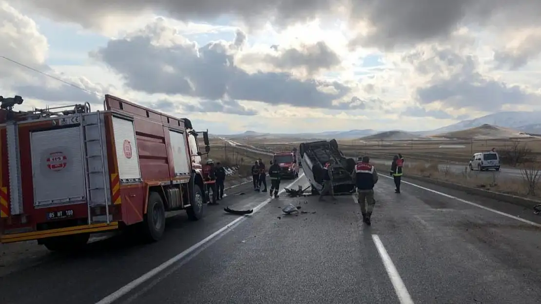 Van'da minibüs takla attı