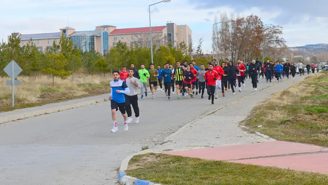 Van'da Ödüllü Atletizm Yarışması Düzenlendi