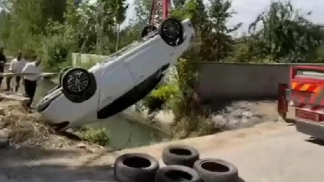 Van'da otomobil su kanalına uçtu