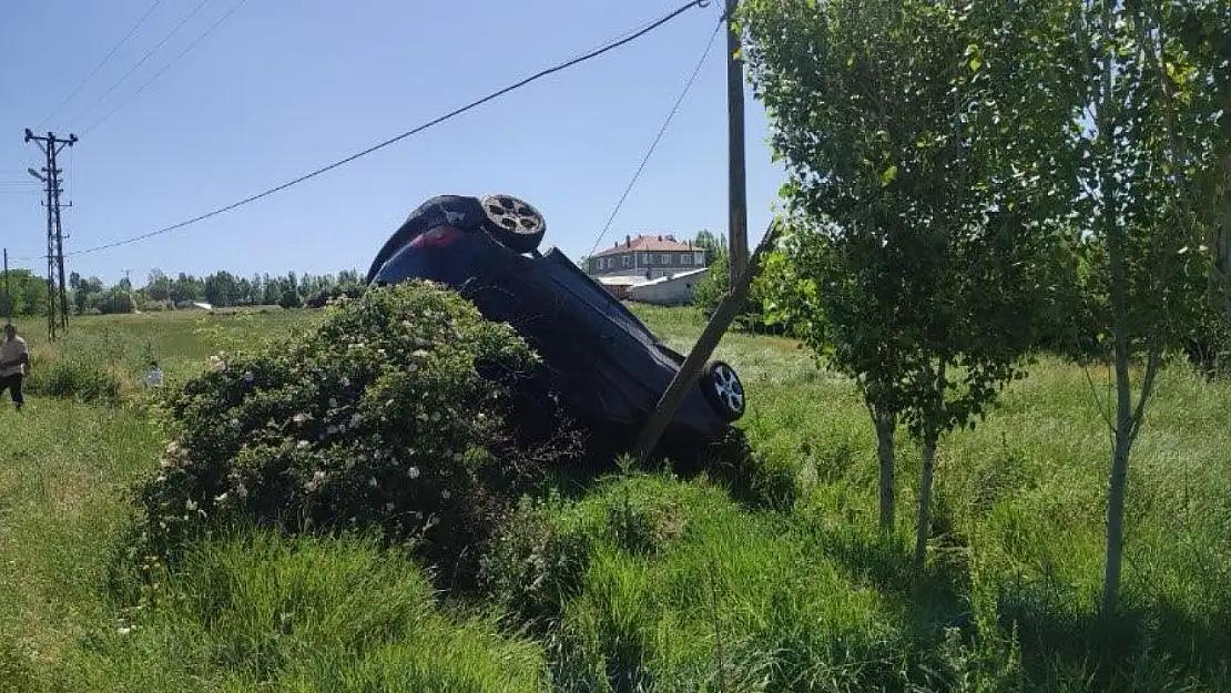 Van'da otomobil takla attı: 2 yaralı