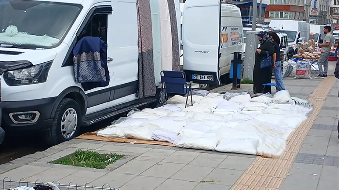 Van'da perdeciler kaldırımları işgal ediyor