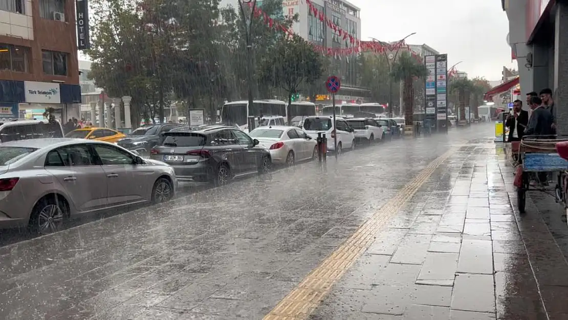 Van'da sağanak yağış