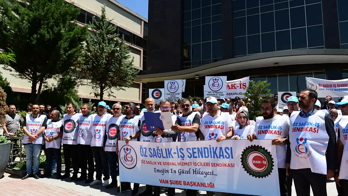 Van'da sağlık emekçilerinden TÜHİS'in zam teklifine tepki