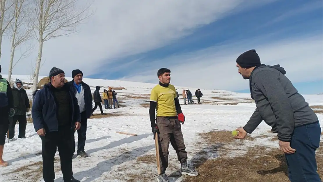 Van'da Saray usulü beyzbol oyunu