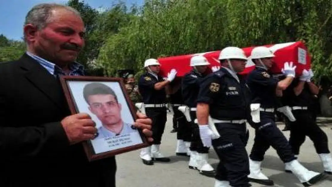 Şehit Polis Ağıtlarla Uğurlandı