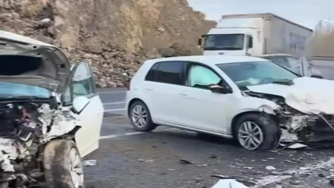 Van'da trafik kazası: 2 yaralı