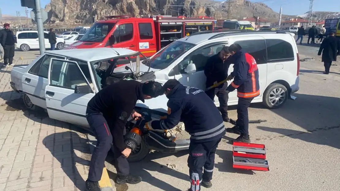 Van'da trafik kazası: 3 yaralı