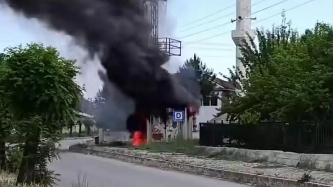 Van'da trafo alev alev yandı