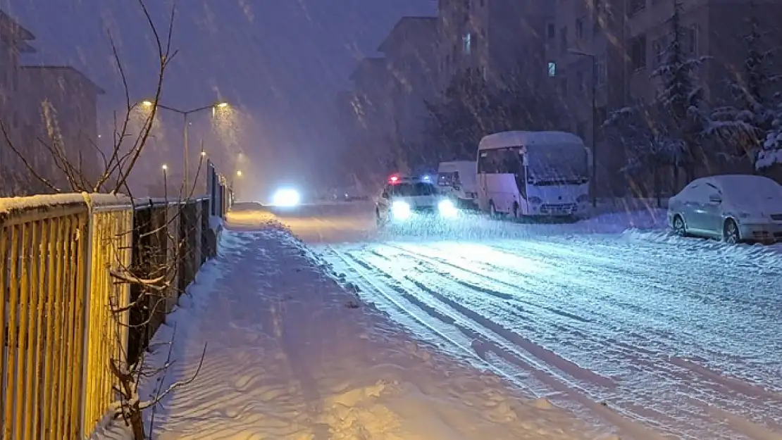 Van'da uçak seferleri iptal edildi