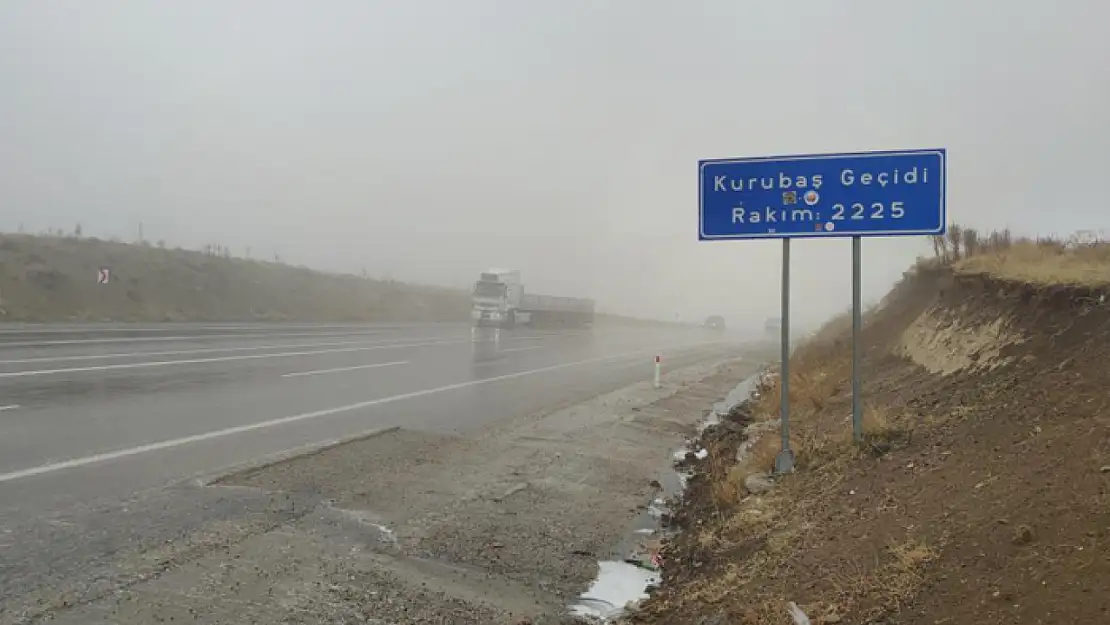 Van'da yağmur ve yoğun sis etkili oldu