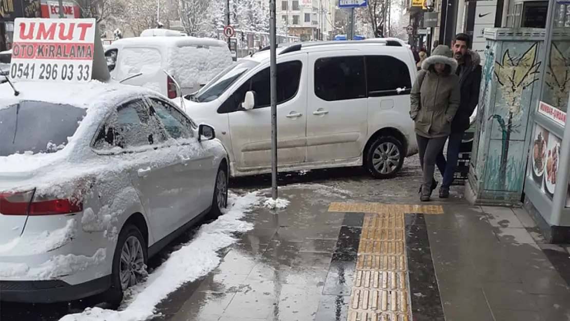 Van'da yaya ve engellilerden araç sahiplerine tepki