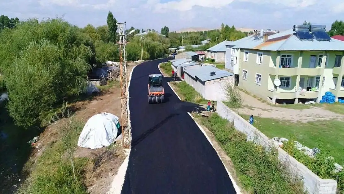 Van'da Yollar Asfaltlanıyor