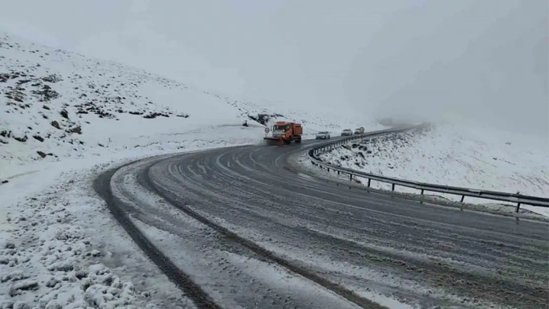 Van'da yollar ulaşıma kapandı