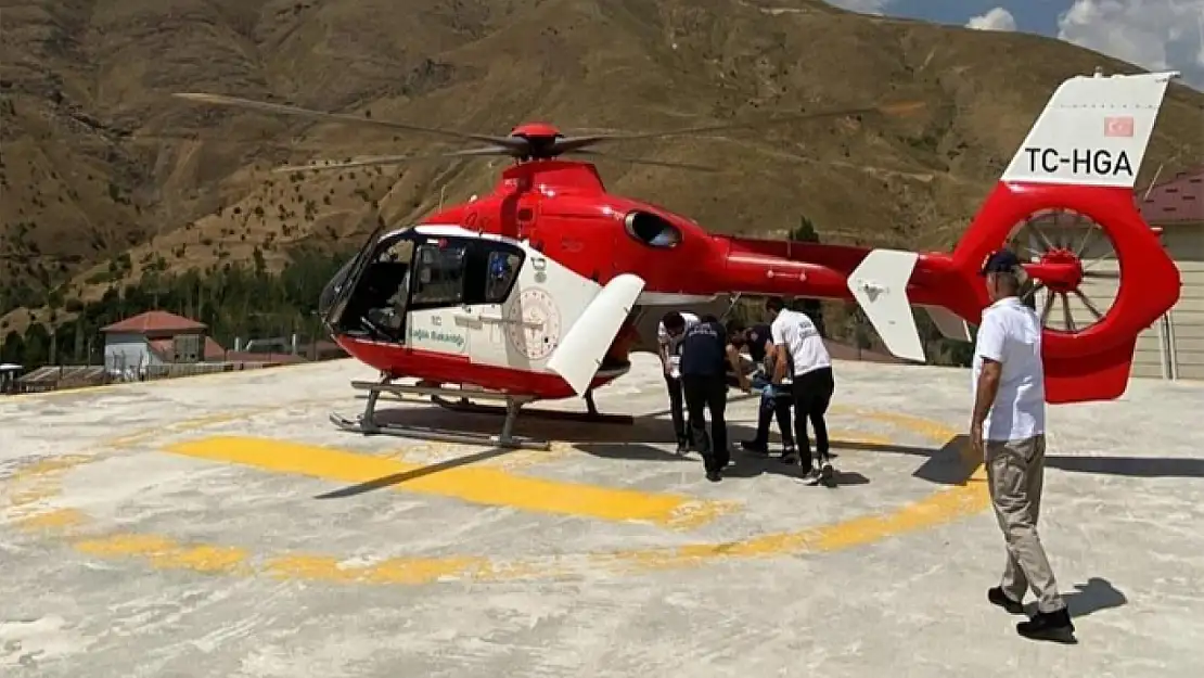 Van'da yüksekten düşen çocuk için helikopter ambulans havalandı