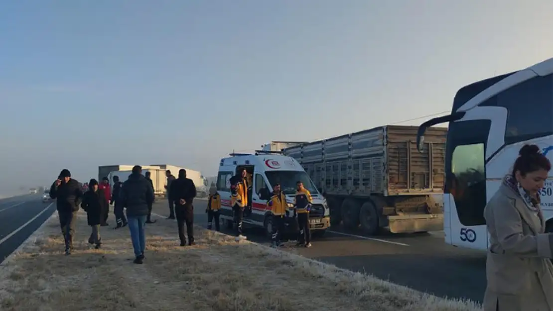 Van'da zincirleme kazalarda can pazarı: 1 ölü, 51 yaralı